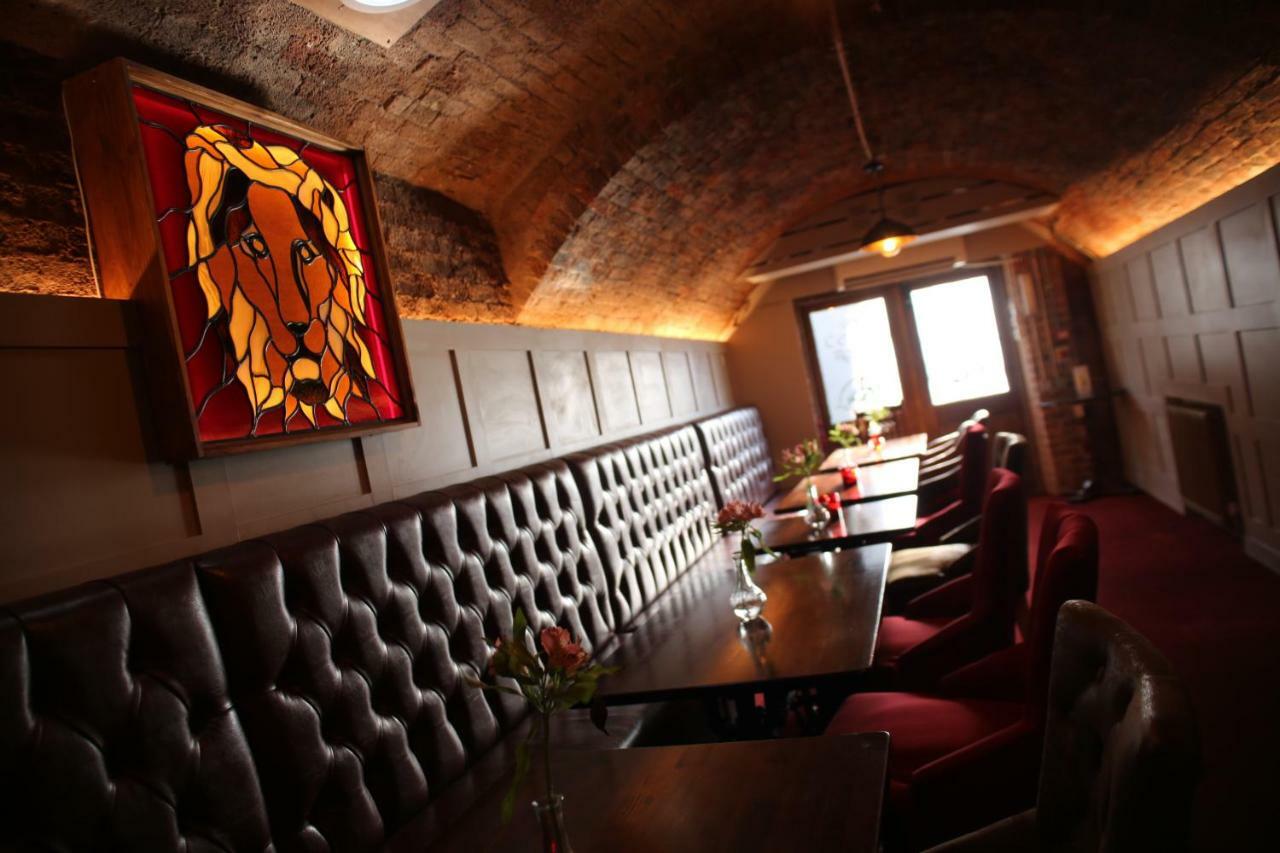 The Red Lion & Cellar Room, 베치워스 외부 사진